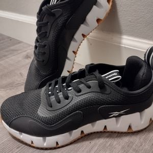 Reebok Zig Dynamica Black Shoes, Size 8.5